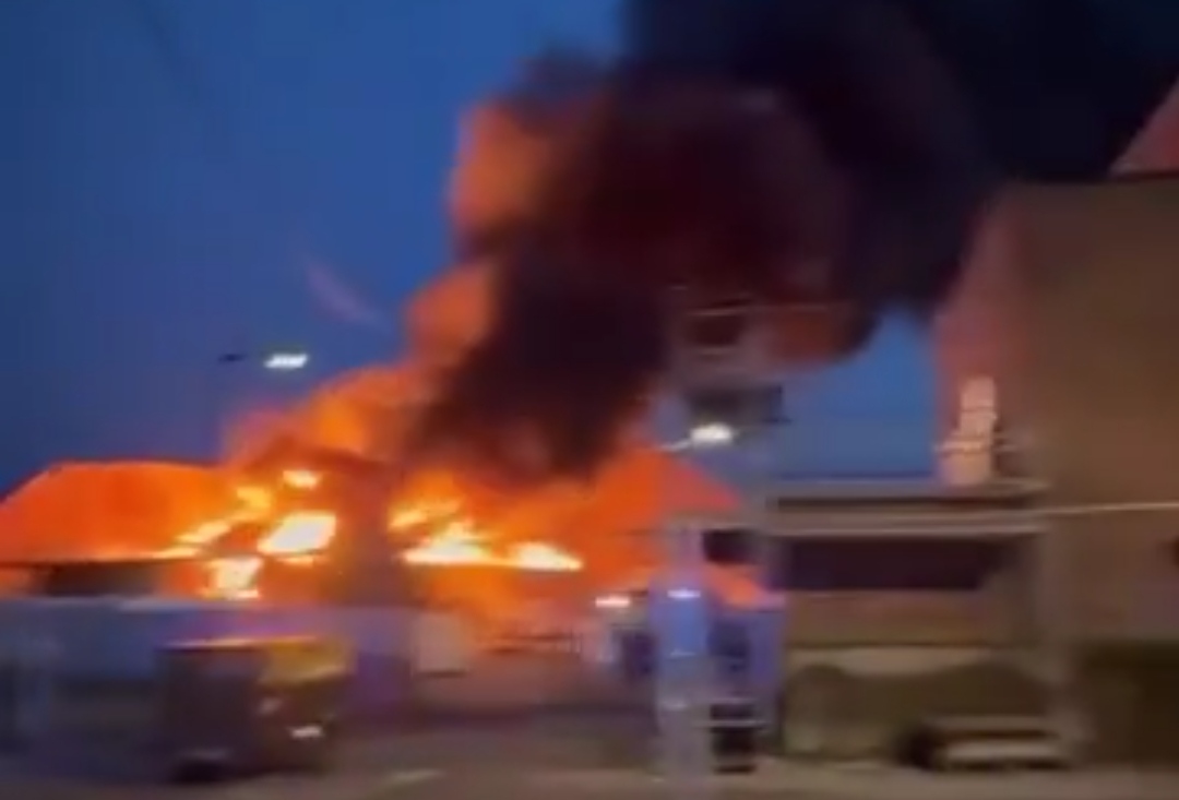 Straszne obrazki. Klubowa hala ponownie stanęła w płomieniach [WIDEO]