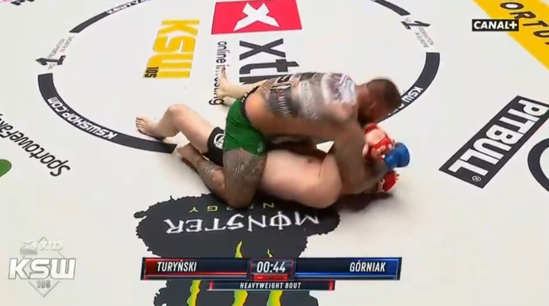 Błyskawiczny nokaut. Piorunujący początek KSW 105 [WIDEO]