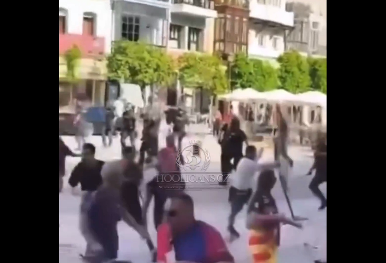 Spalone koszulki i starcia z policją. Zgroza przed El Clasico [WIDEO]