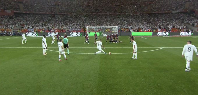 Gol Mbappe z wolnego! Szczęsny nie miał szans [WIDEO]