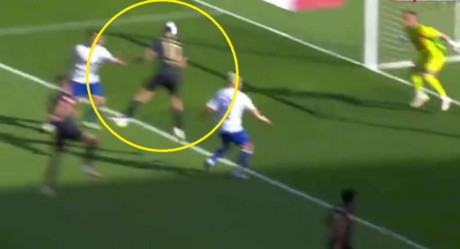Były ekstraklasowicz strzelił gola w zwycięskich derbach. Walczy o tytuł króla strzelców [WIDEO]