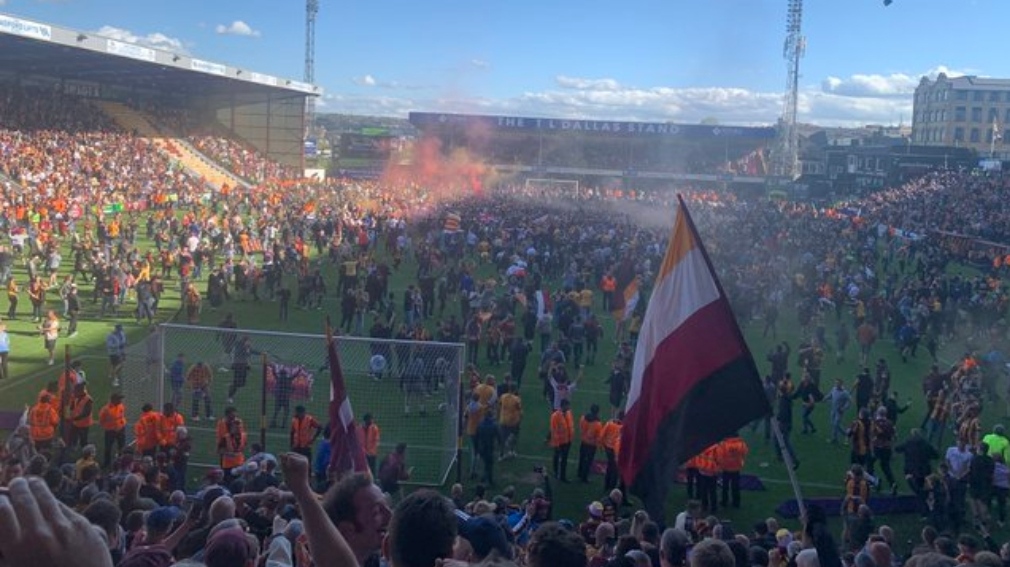 Awans wydarty w końcówce. Niesamowite sceny w Anglii [WIDEO]