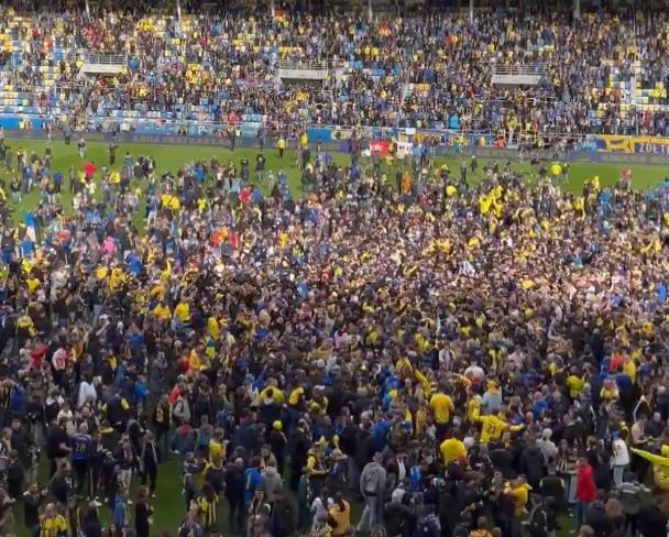 Szaleństwo w Gdyni. Tak Arka świętuje awans do Ekstraklasy [WIDEO]
