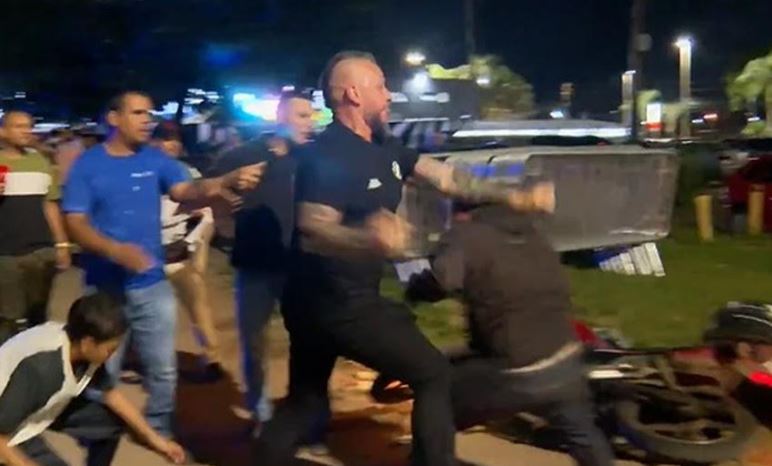 Ochroniarz brutalnie zaatakował kibica. "Tchórzostwo" [WIDEO]