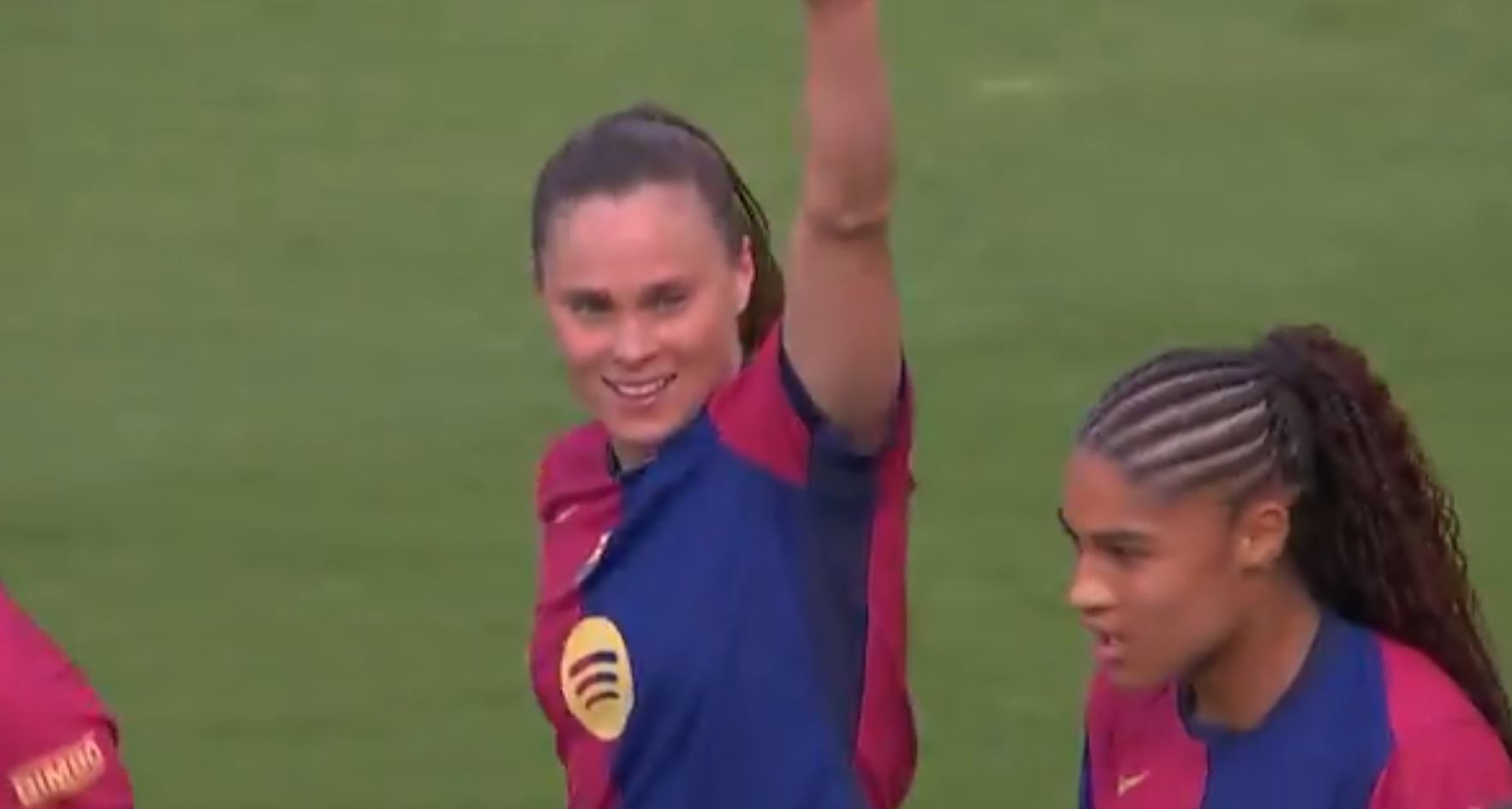 Co za forma Pajor! Dwa gole i specjalna nagroda [WIDEO]