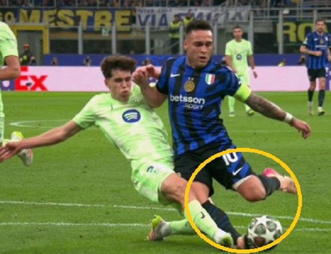 Marciniak bezwzględny dla Barcelony! "Blaugrana" wściekła po rzucie karnym [WIDEO]