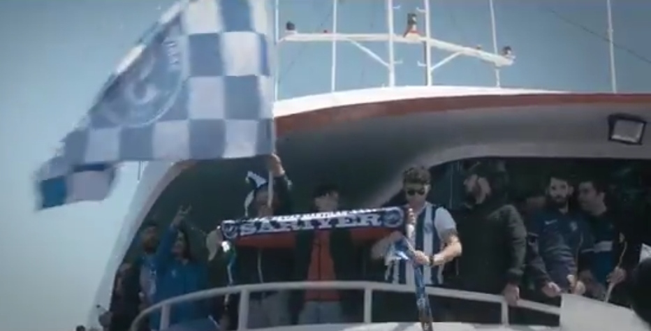 Takiej celebracji tytułu jeszcze nie widzieliście. Mistrzowska feta na falach [WIDEO]