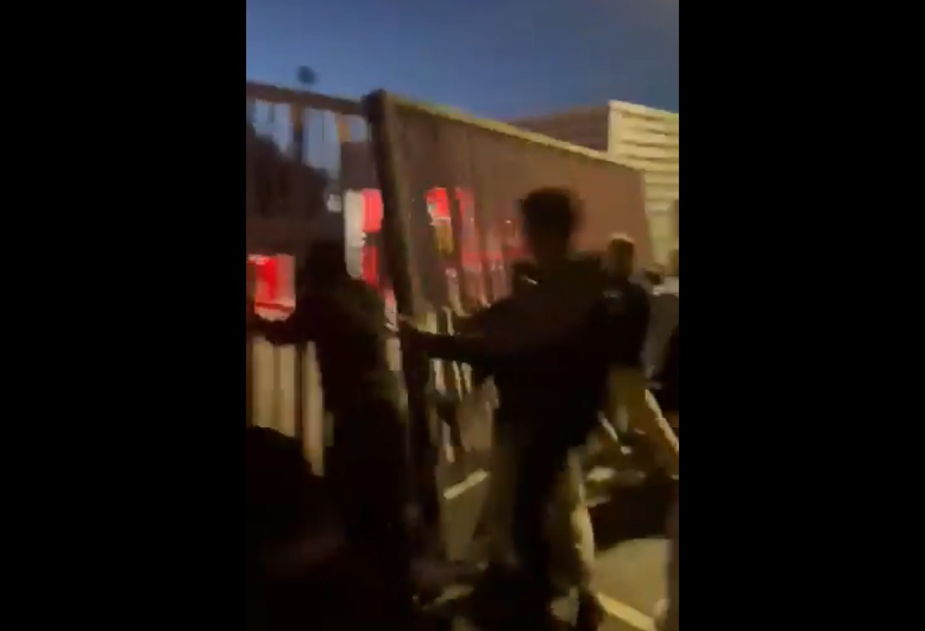 Wielki skandal w Hiszpanii. Piłkarze nie wrócili do domów [WIDEO]