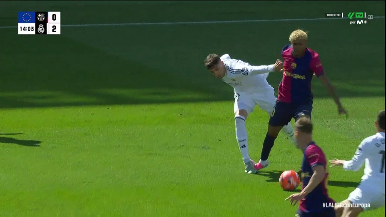 Wielki błąd sędziów w El Clasico! Tego gola nie powinno być [WIDEO]
