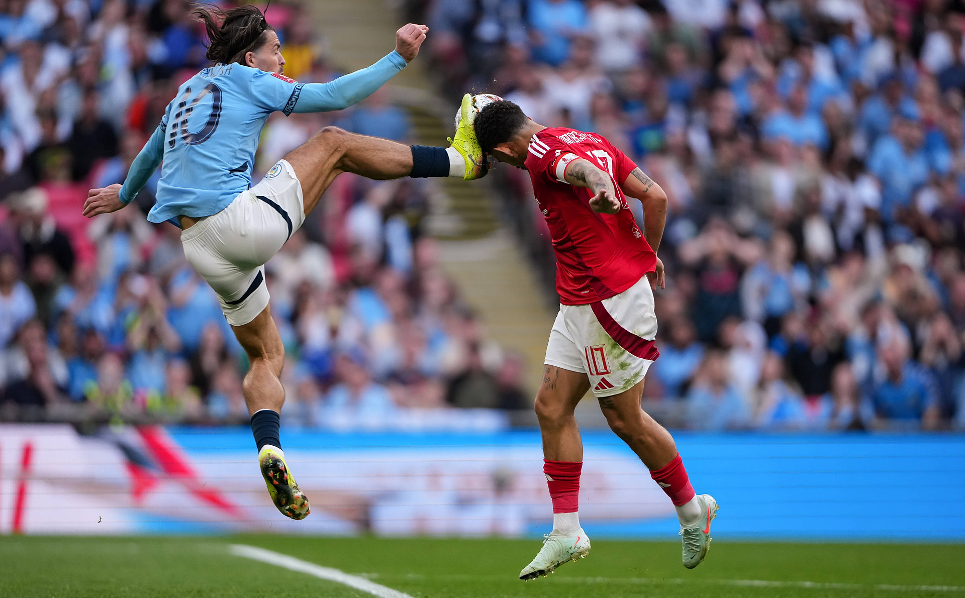 Sześć wykroczeń w dwa miesiące. Gwiazdor Premier League piratem drogowym