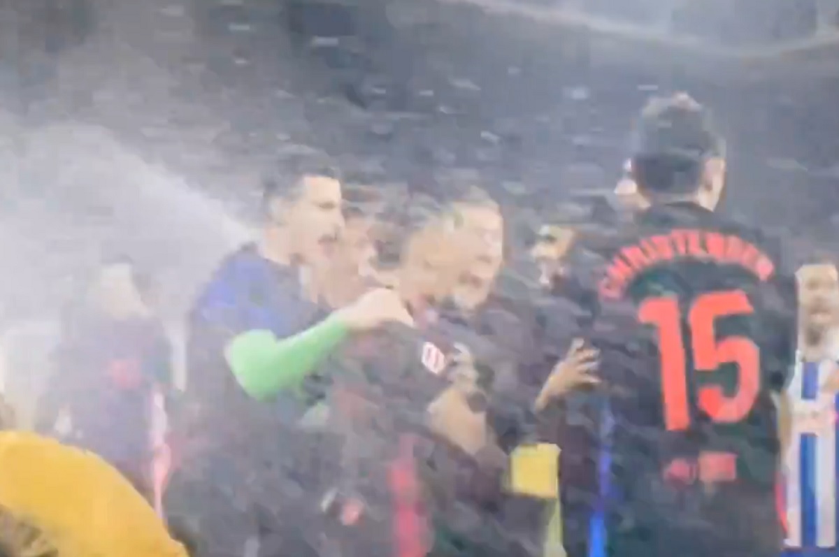 Tak potraktowano Barcelonę po ostatnim gwizdku. Świętowanie zakłócone [WIDEO]