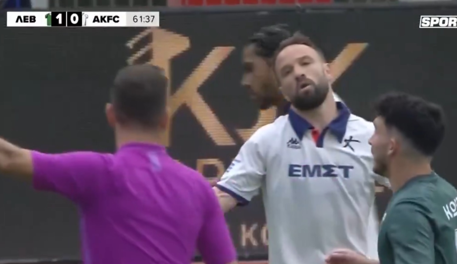 Trzy minuty, czerwona kartka i spadek. Tak kończy francuska legenda [WIDEO]