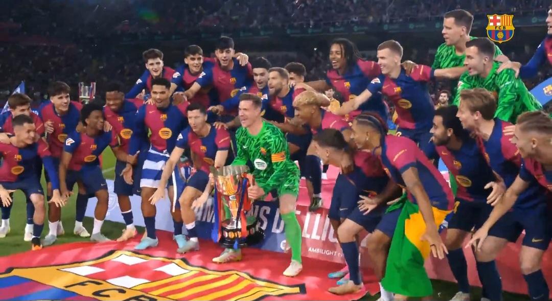 Barcelona odebrała puchar. Ter Stegen w centrum uwagi [WIDEO]