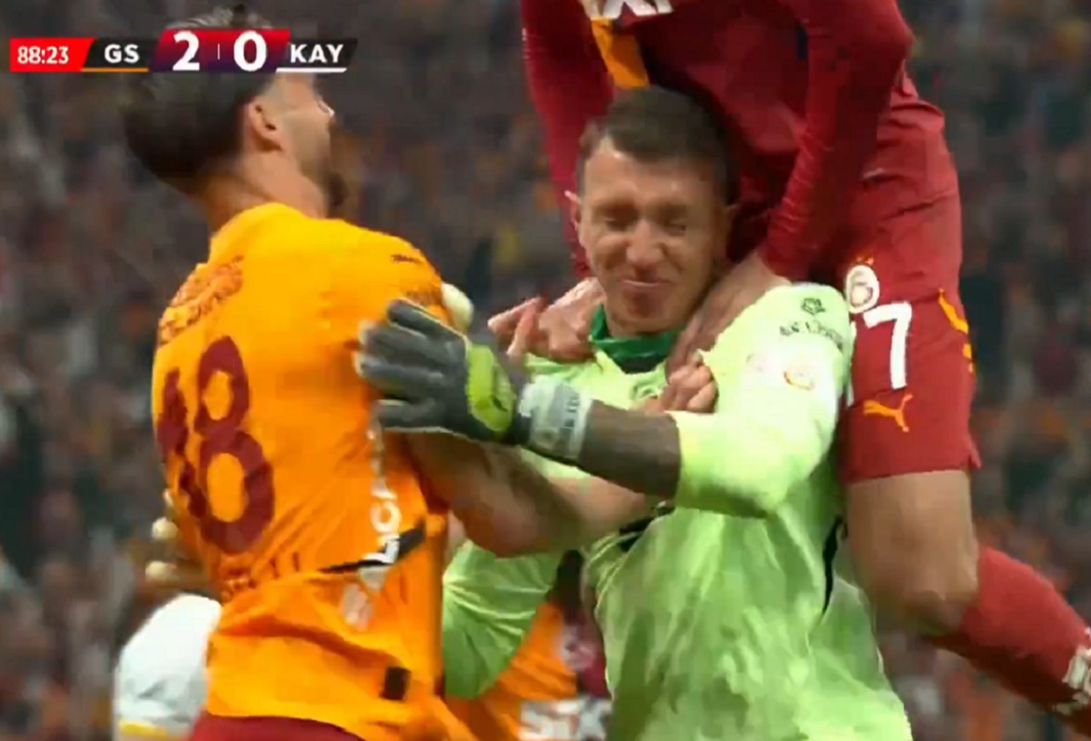 Rzut karny dla Galatasaray. Do wykonania podchodzi… bramkarz [WIDEO]