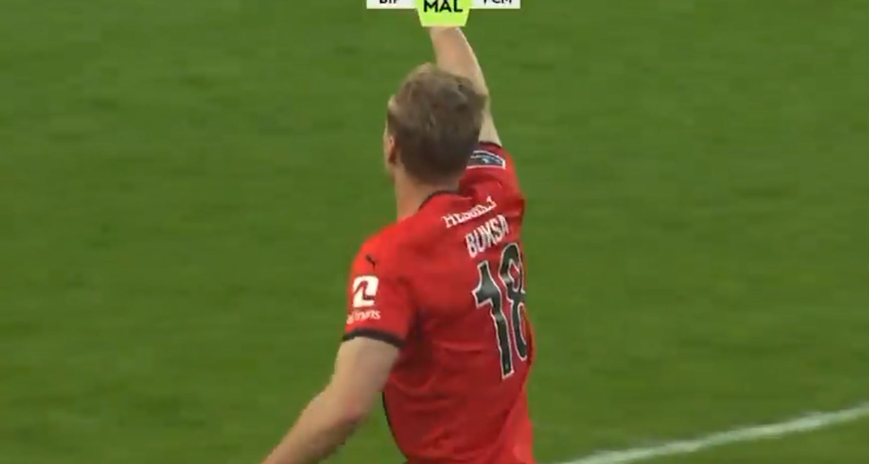 Buksa bohaterem! Jego drużyna wciąż gra o mistrzostwo [WIDEO]
