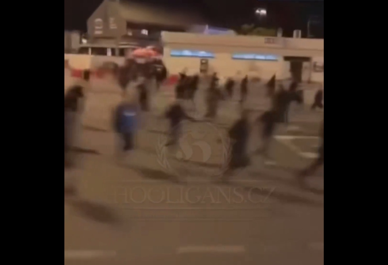 Nie do wiary. Fani Napoli zaatakowali autokary Interu [WIDEO]