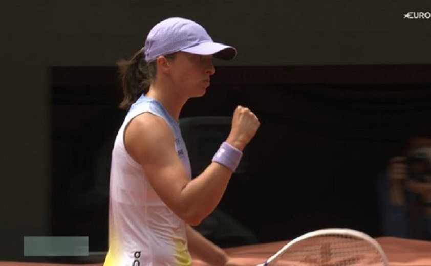 Było gorąco i nagle taki powrót. Świątek pokazała klasę na Roland Garros