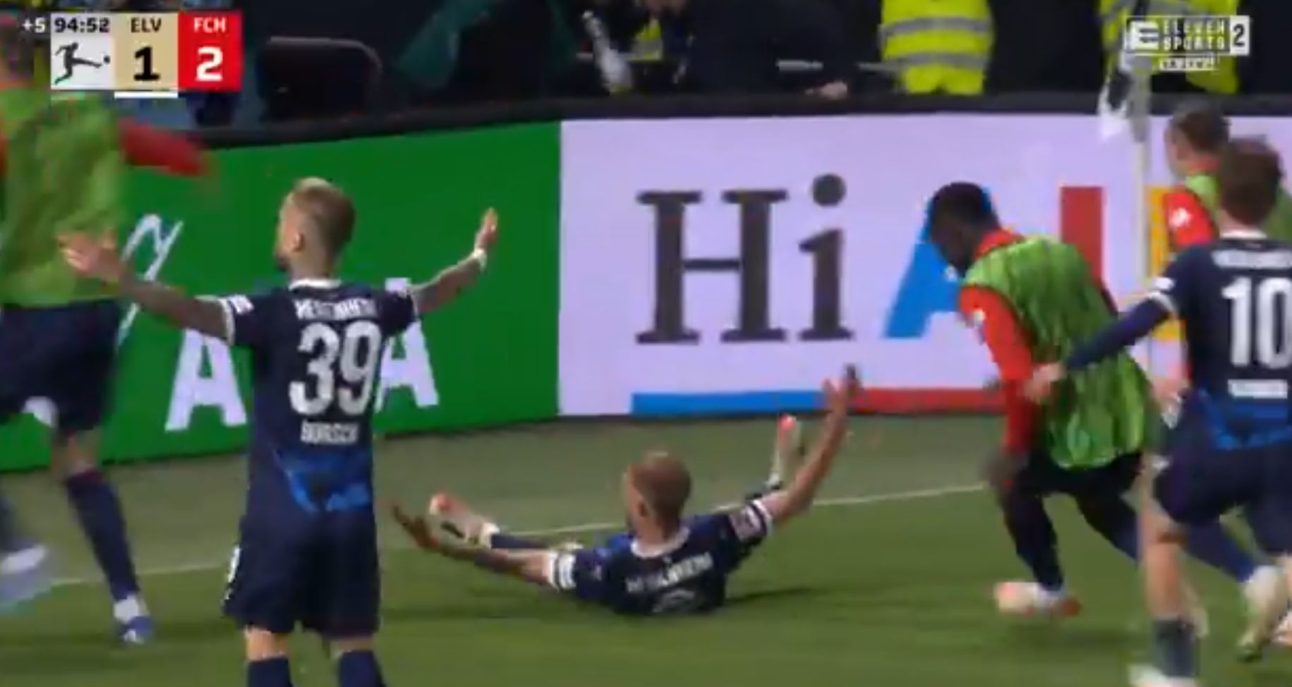 Niezwykłe sceny w barażach o Bundesligę! Zdecydował gol w 95. minucie [WIDEO]
