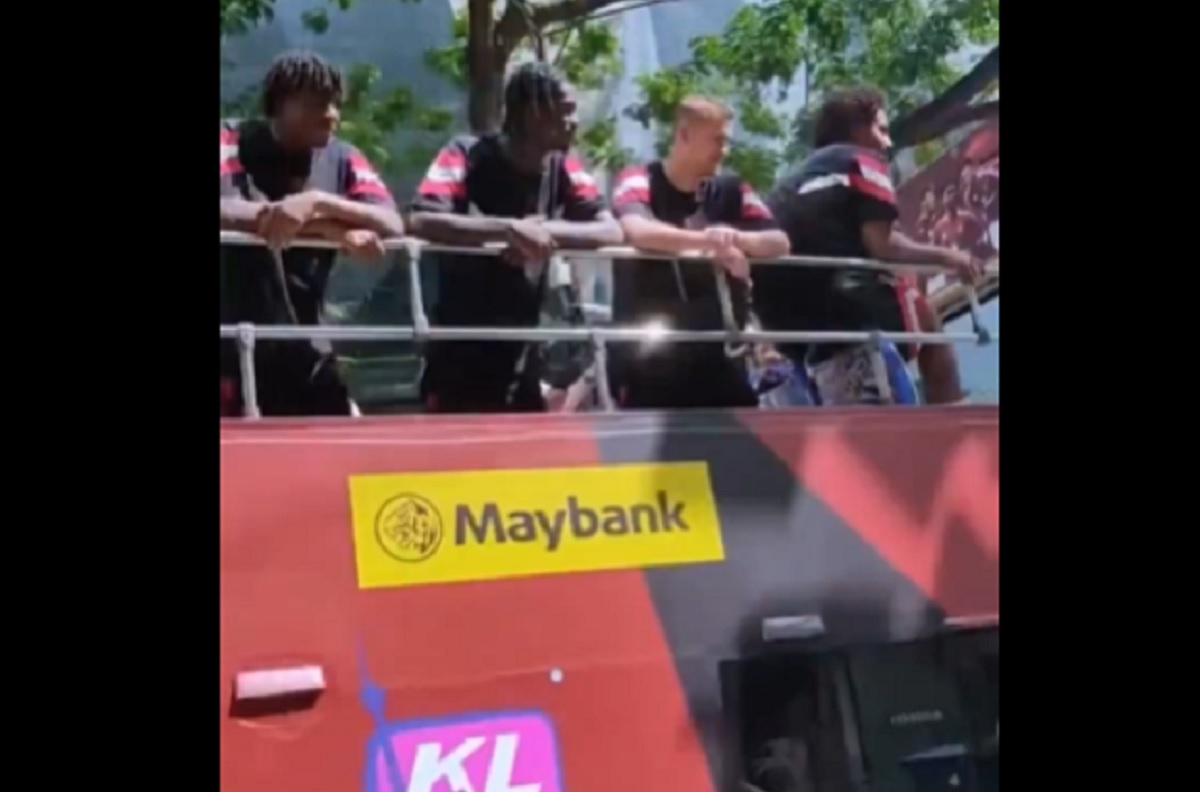 Paradna "parada" Manchesteru United. To trzeba zobaczyć [WIDEO]