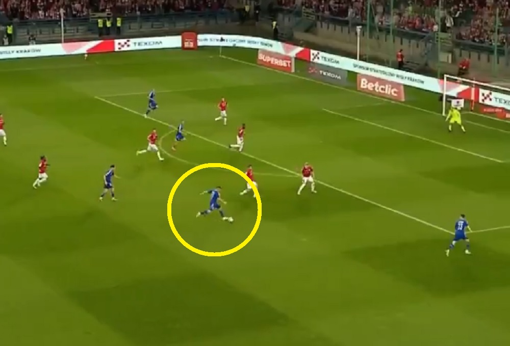 Ten strzał uciszył stadion Wisły Kraków. Cudowny gol dla Miedzi [WIDEO]
