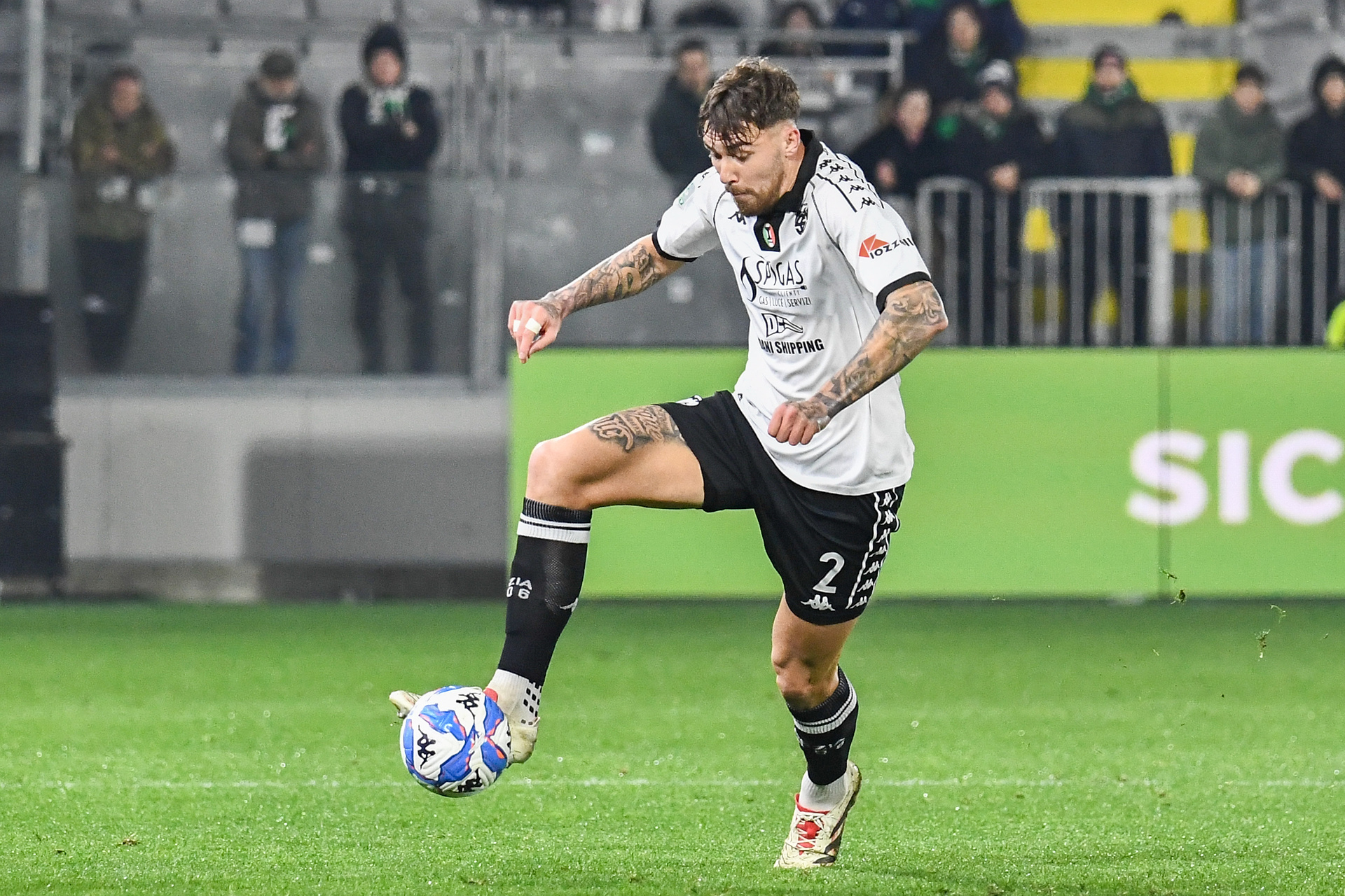 Grzmoty w walce o awans do Serie A. Dwóch Polaków na boisku