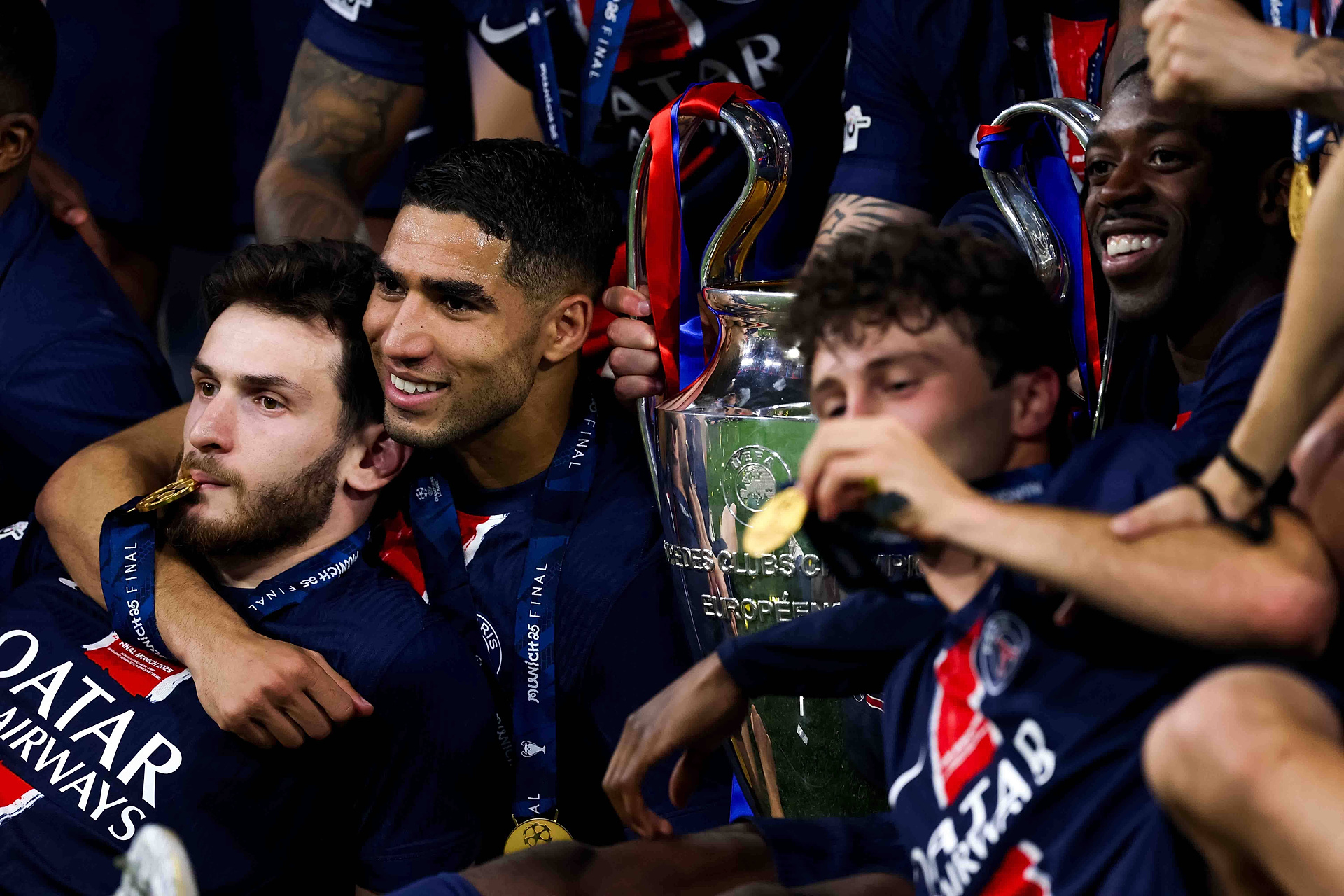Sceny na lotnisku. Tak wyglądała kontrola bezpieczeństwa PSG [WIDEO]