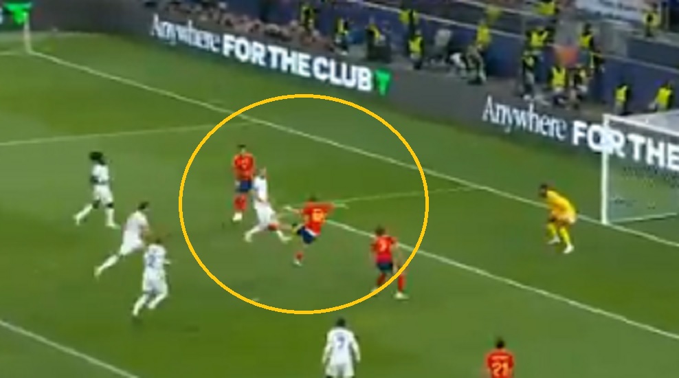 Ależ to byłby gol! Cyrkowe zagrania, przesądził bark [WIDEO]