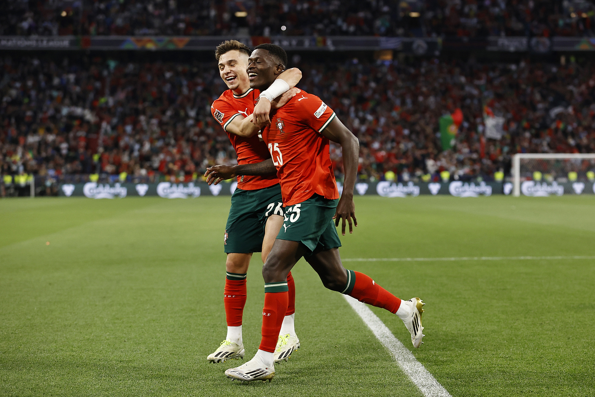 Portugalczycy wygrali Ligę Narodów! Triumf po rzutach karnych [WIDEO]