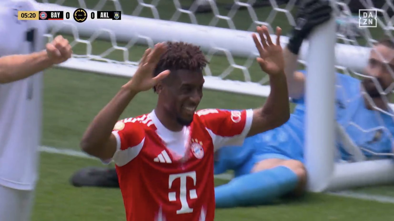 Pierwszy gol w KMŚ! Tah z asystą w debiucie w Bayernie [WIDEO]