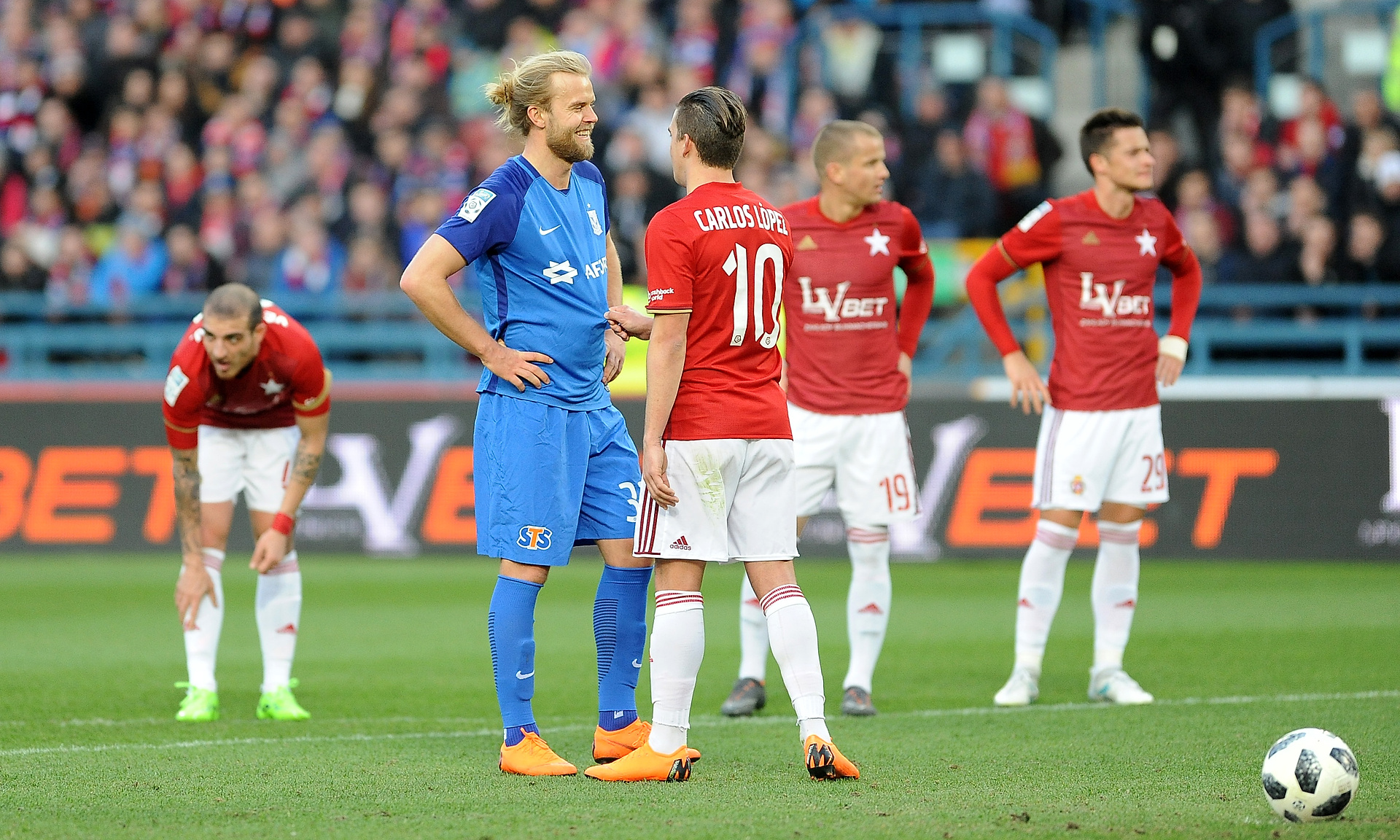 Gwiazdor wraca do Polski. Tak radził sobie ostatnio. Został tam najlepszym strzelcem