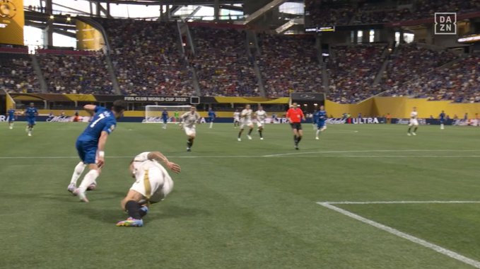Wkręcił rywala w ziemię. Cudowna akcja i zwycięstwo Chelsea [WIDEO]