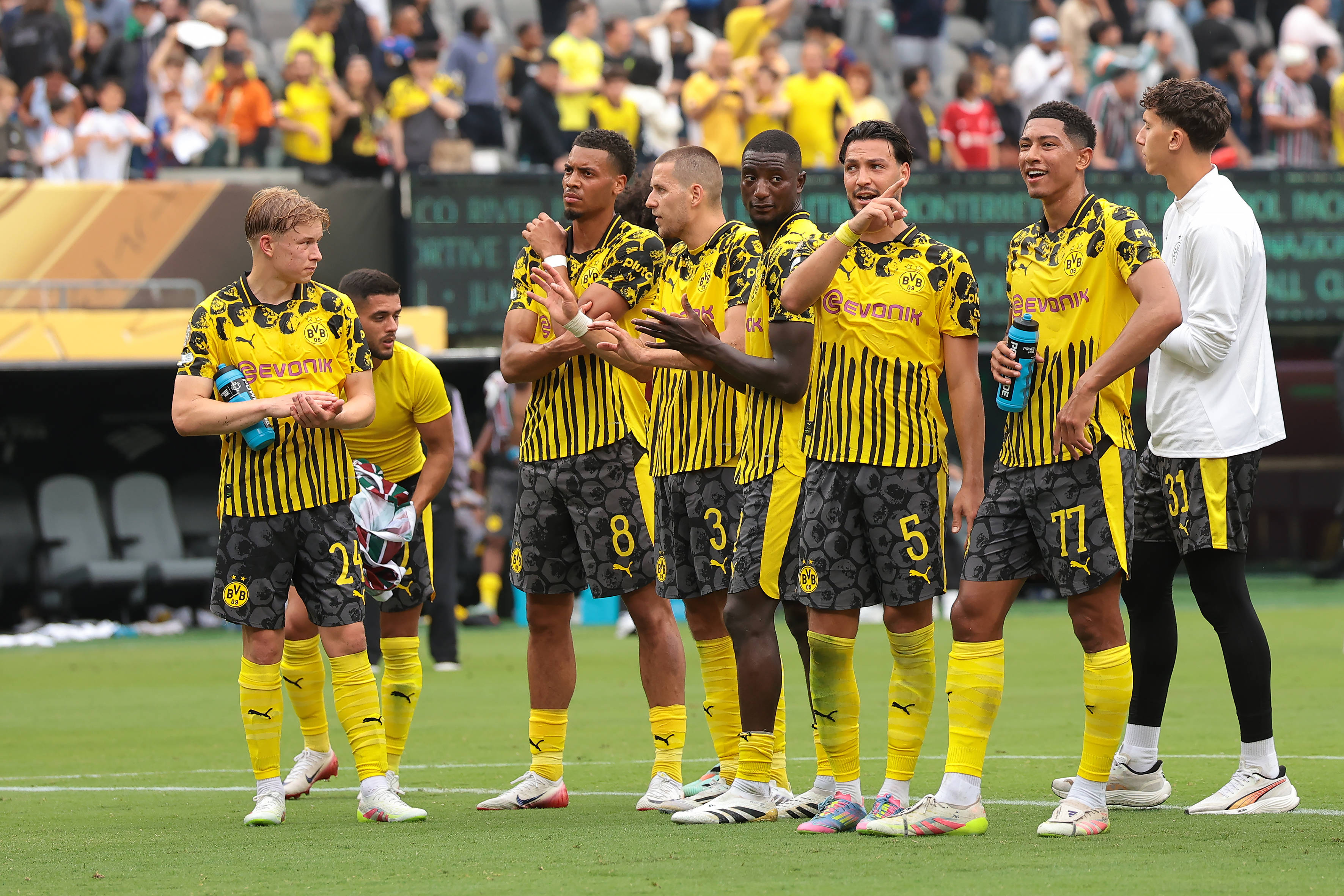 Zamknęli piłkarzy BVB w szatni. Dziwna strategia na KMŚ [ZDJĘCIE]