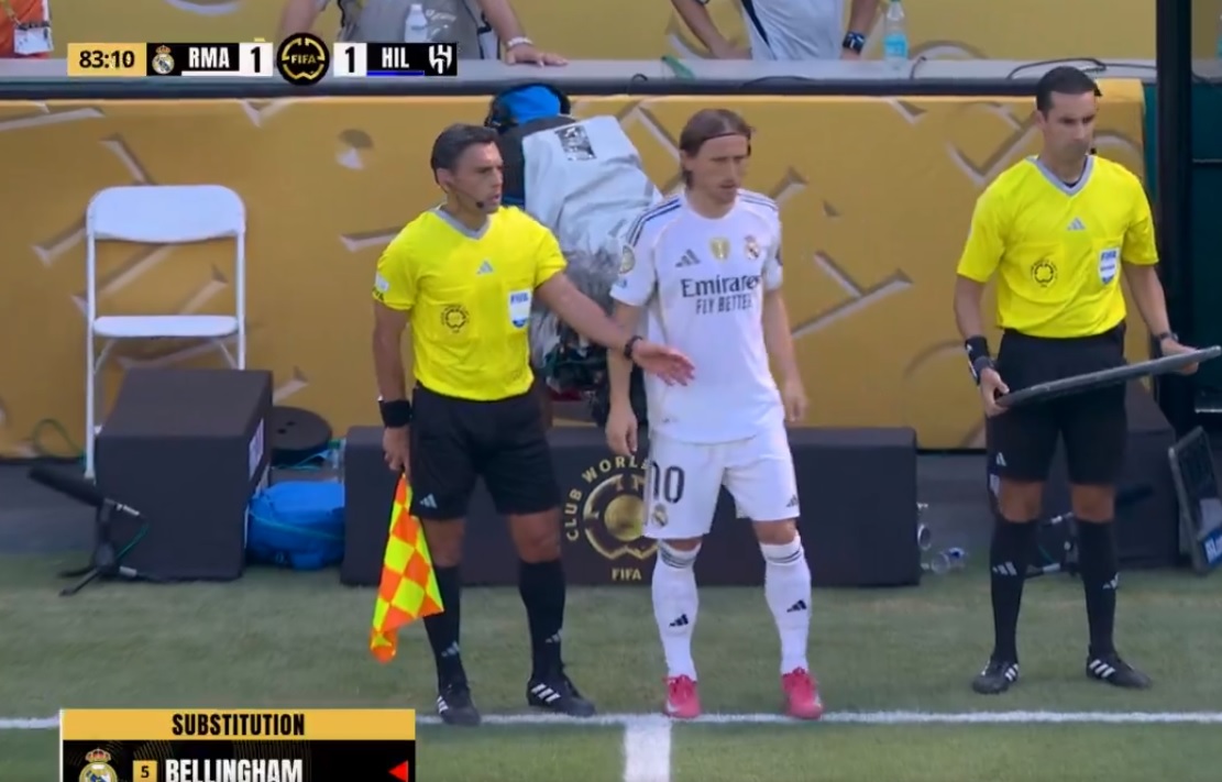 Modrić wszedł na boisko, kibice szaleli z radości. Królewskie powitanie legendy [WIDEO]