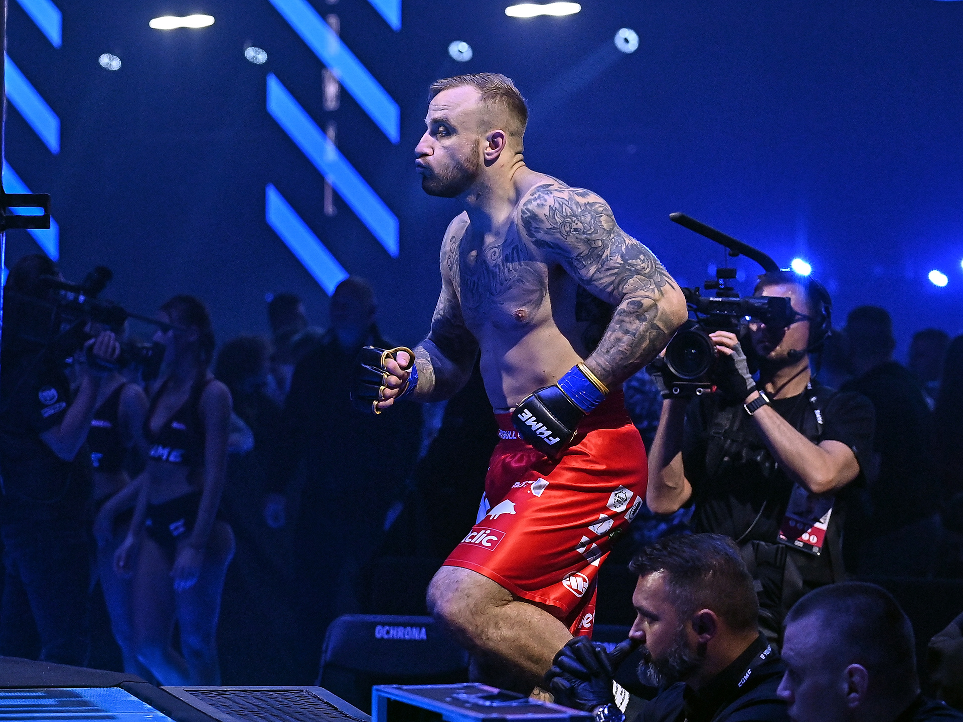 Hit od Prime MMA. Trzech zawodników w klatce