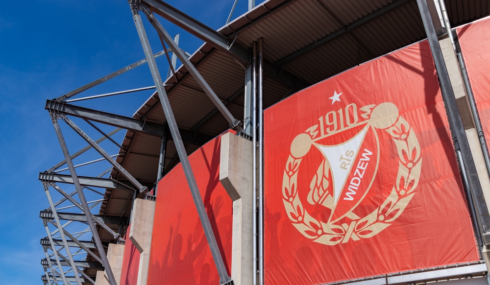 Klasowy stoper na radarze Widzewa. Trudne negocjacje z Belgami [NASZ NEWS]