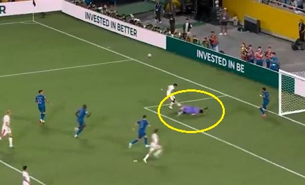 Magiczna interwencja w hicie KMŚ! Bramkarz wyciągnął się jak struna [WIDEO]
