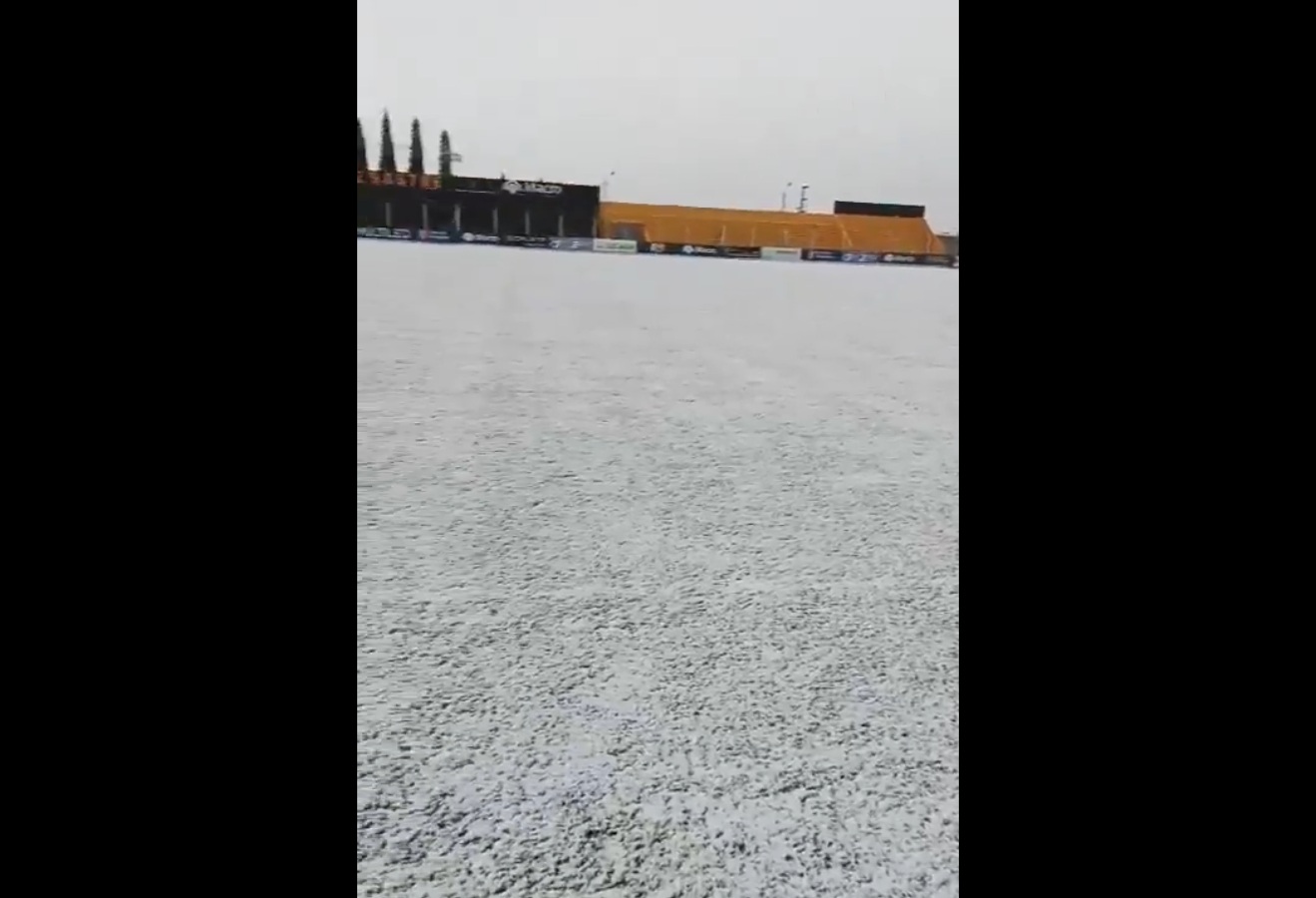 Zima zaskoczyła... ligowców. Te obrazki was ochłodzą [WIDEO]