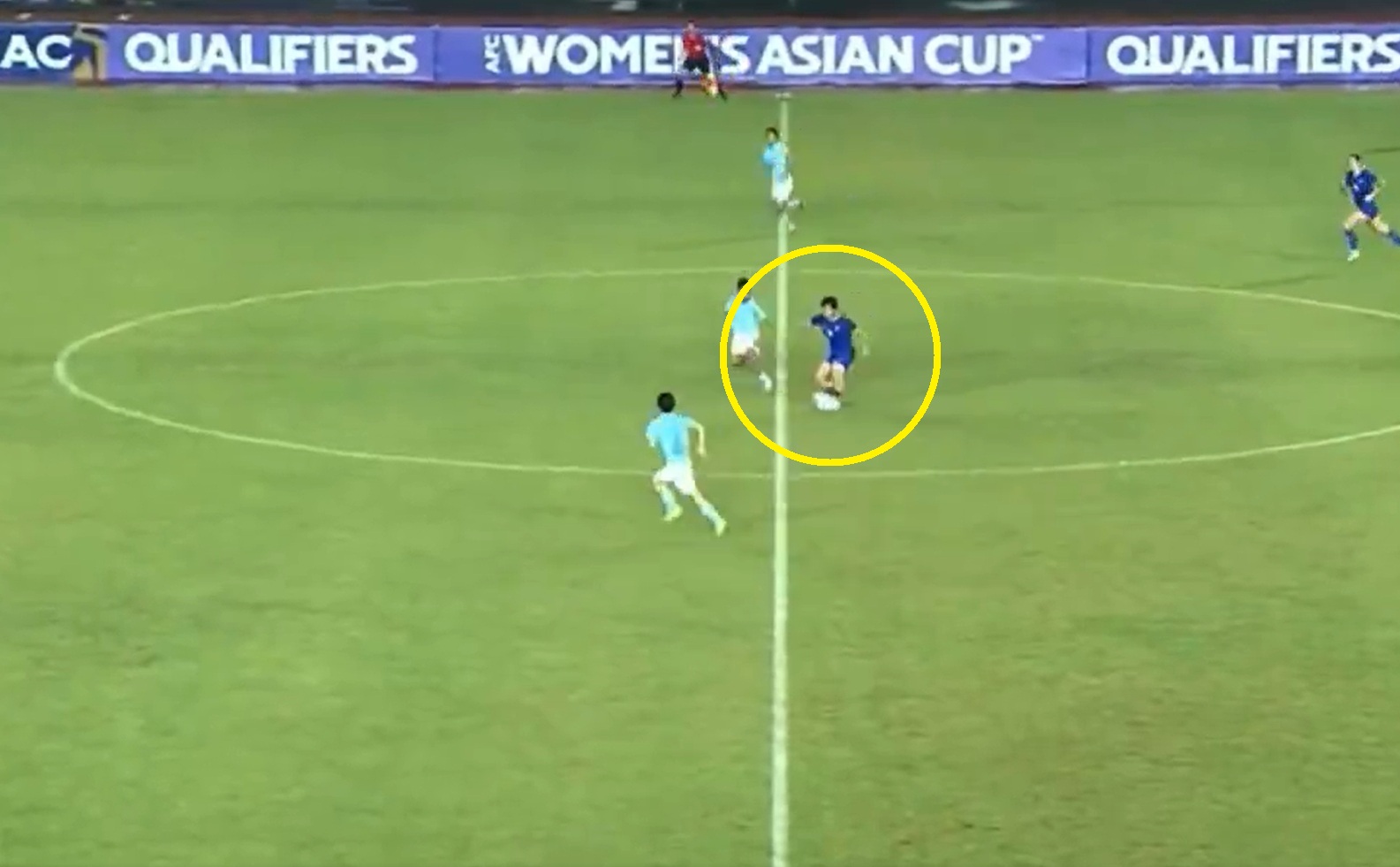 Ależ uderzyła! Można oglądać bez końca. Nie dała szans [WIDEO]