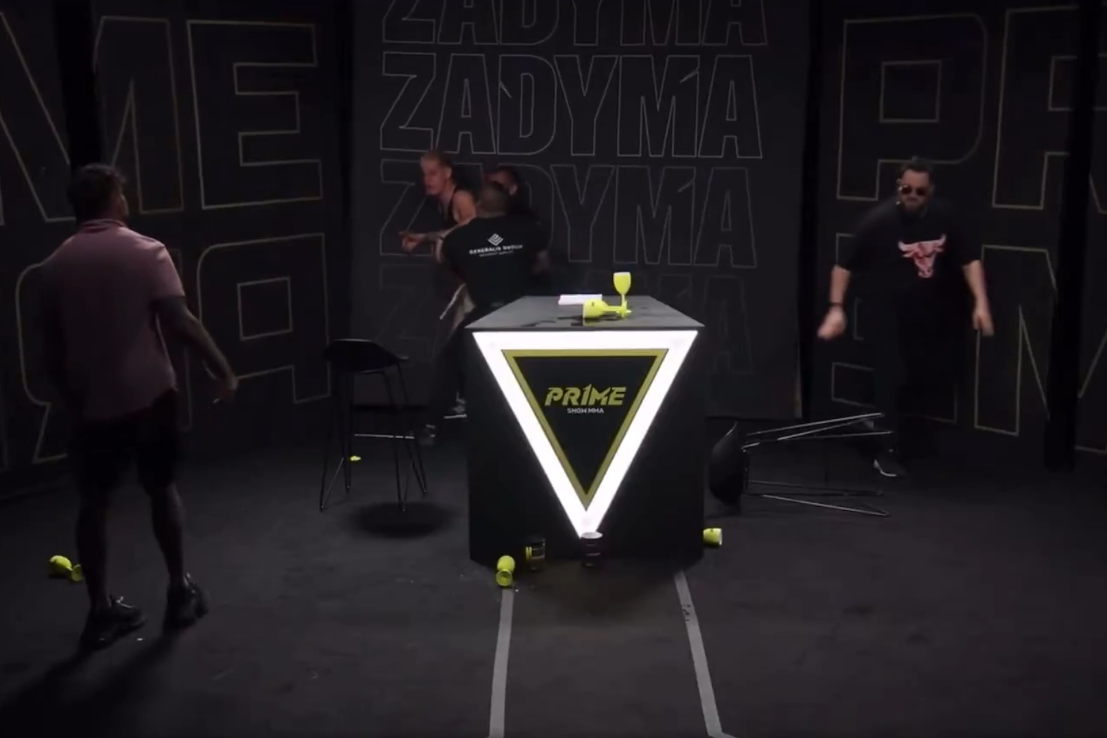 Furia "Taazy'ego" przed Prime MMA 13. Zdemolował studio! [WIDEO]