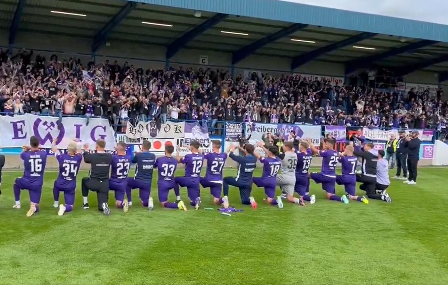 Kibice klubu z III ligi oszaleli. Tylu poleciało na sparing [WIDEO]
