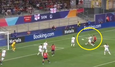 Niebywały gol na EURO kobiet. Centrostrzał rodem z Ekstraklasy [WIDEO]