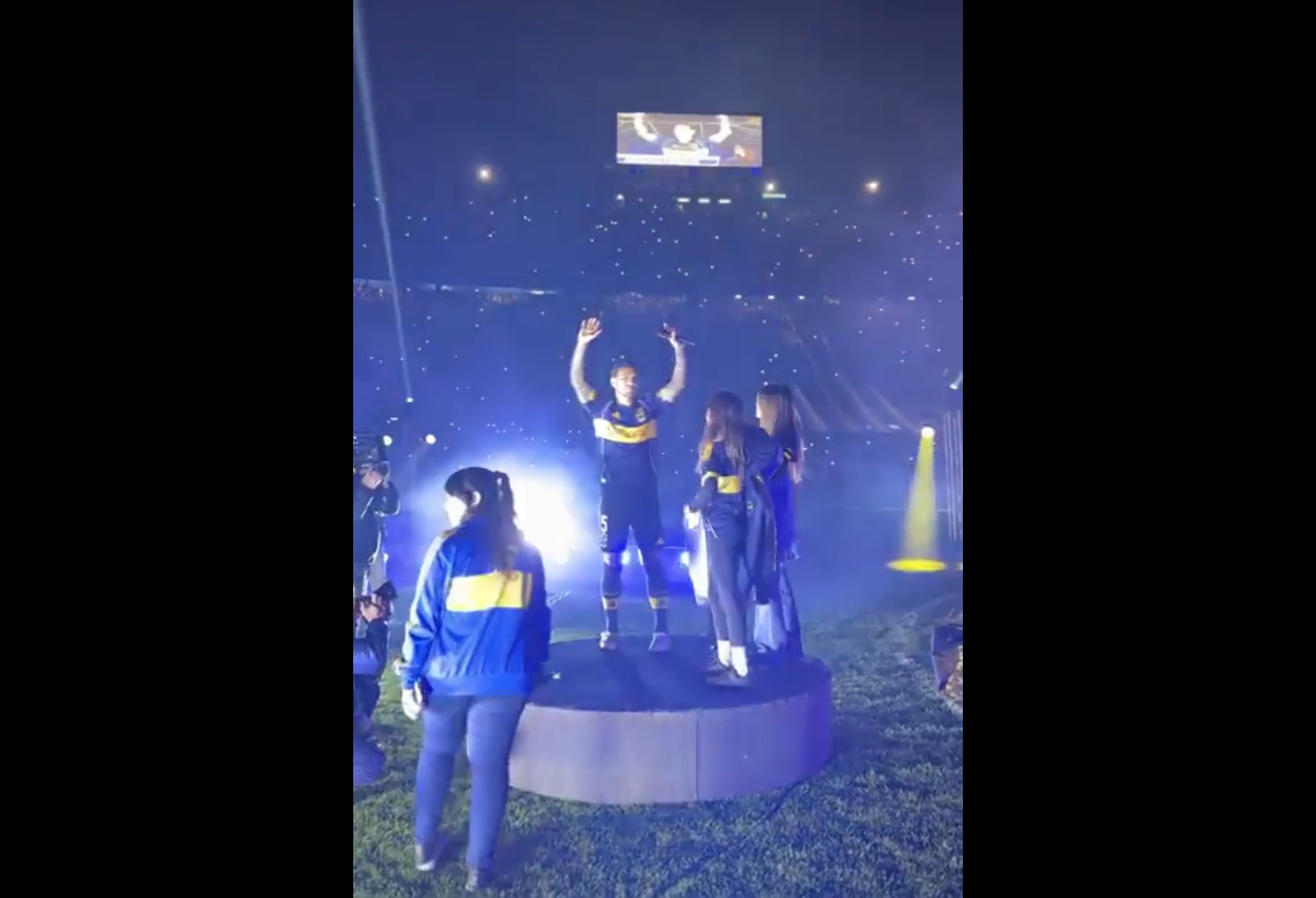 Wielki powrót gwiazdora. Witało go 50 tysięcy widzów [WIDEO]
