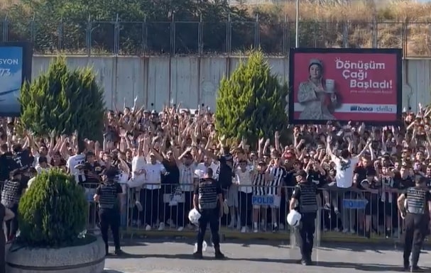 Tysiące fanów przywitało nową gwiazdę. Klub pobił rekord [WIDEO]