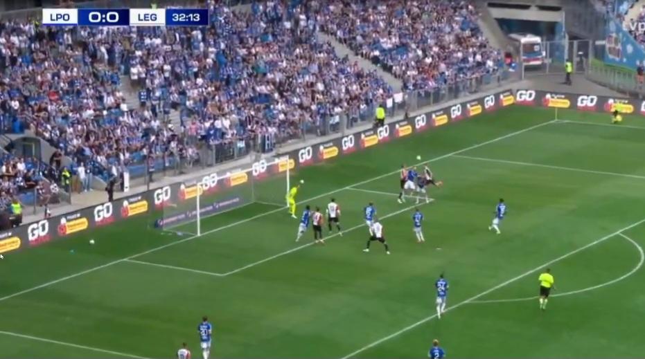 Ależ to zrobił Wszołek. Lech nie wiedział, co się dzieje [WIDEO]