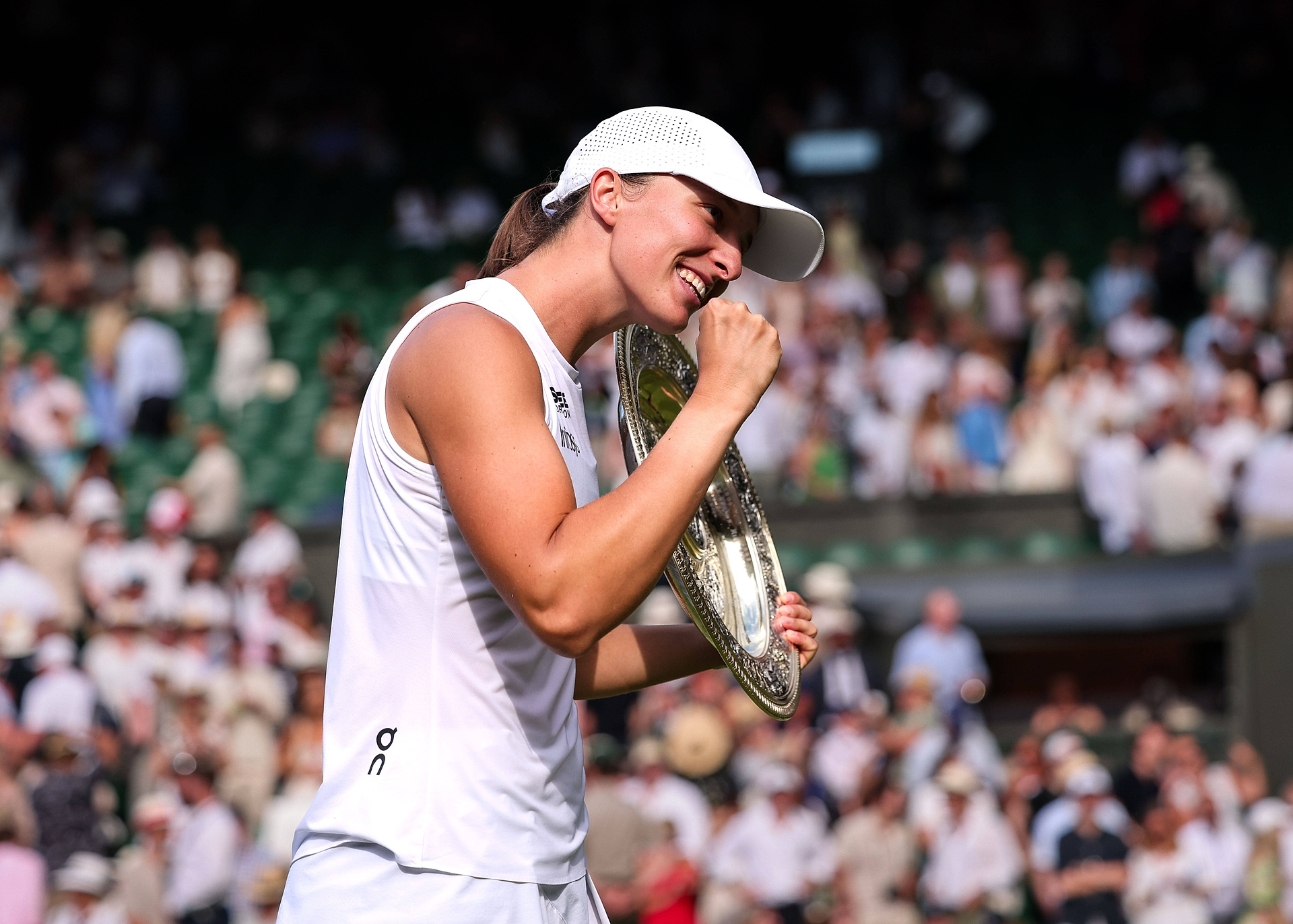 Hit! Tak Wimbledon obdarował Świątek. Nawiązano do jej "kradzieży" [ZDJĘCIE]