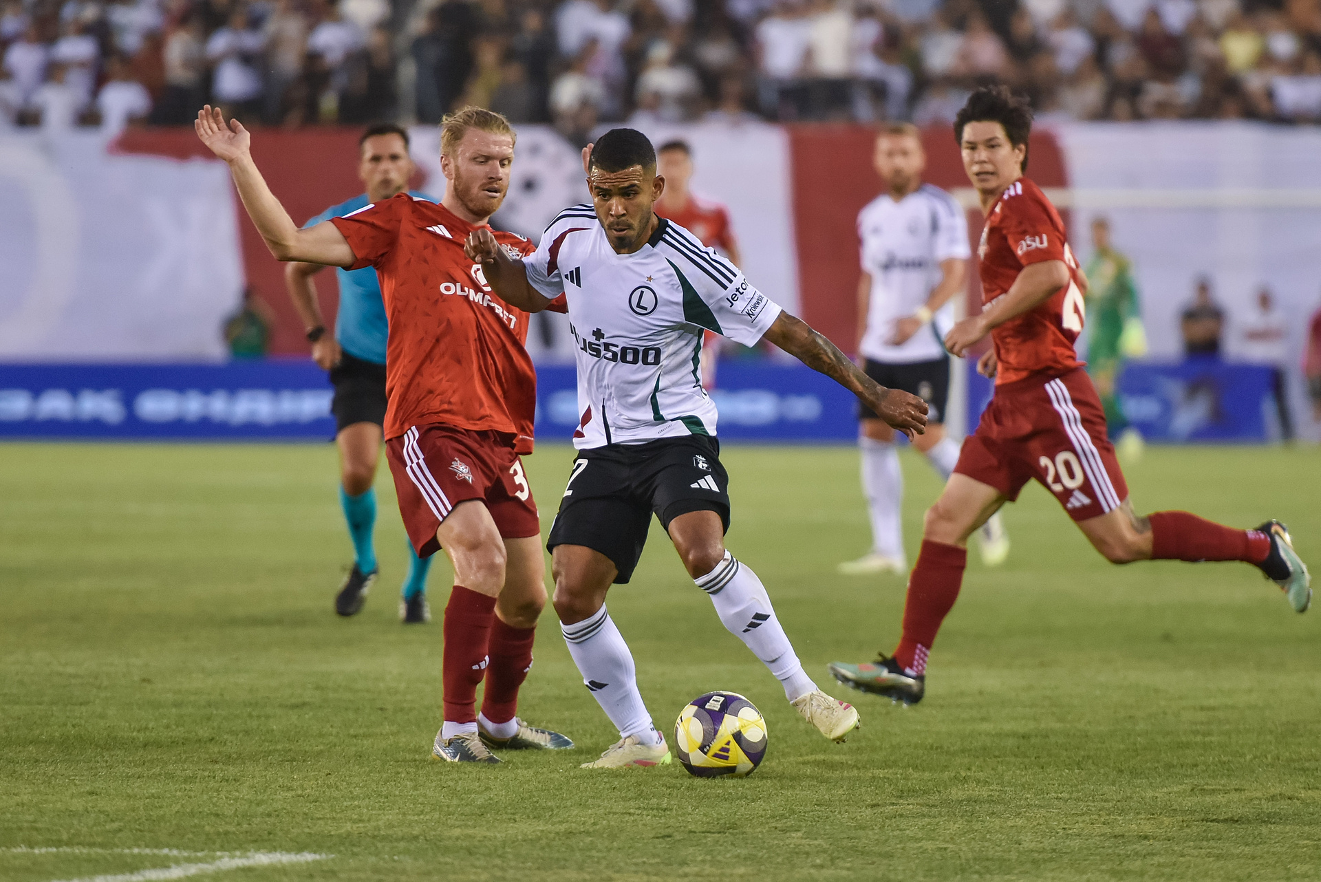 Legia cierpiała, ale wygrała! Jest awans w Lidze Europy [WIDEO]