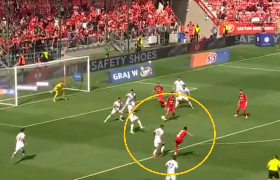 Ależ gol w Ekstraklasie! Pięknie to zrobił lider Widzewa [WIDEO]