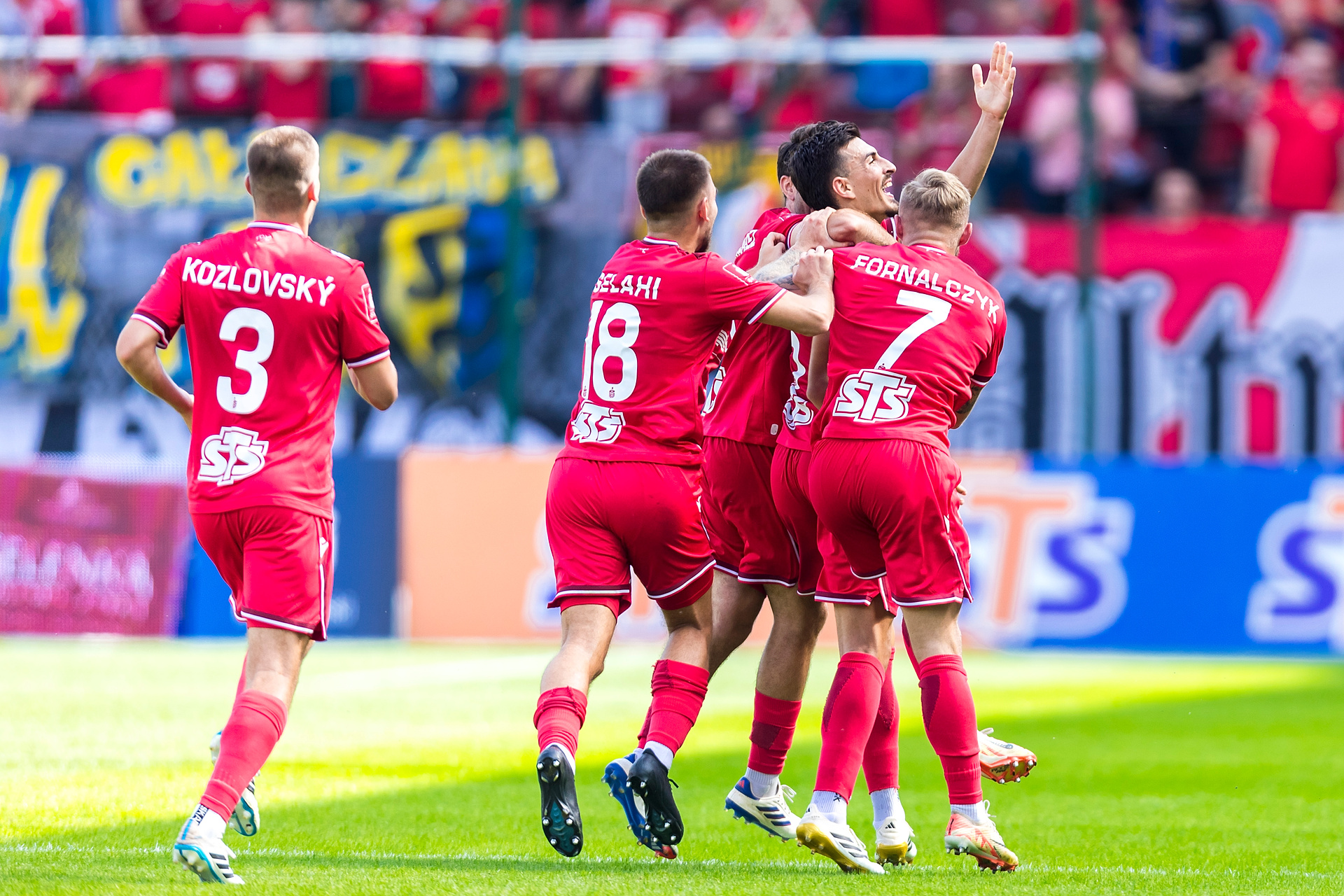 Widzew wygrał po wspaniałym strzale. A jednak ma problemy... [WIDEO]