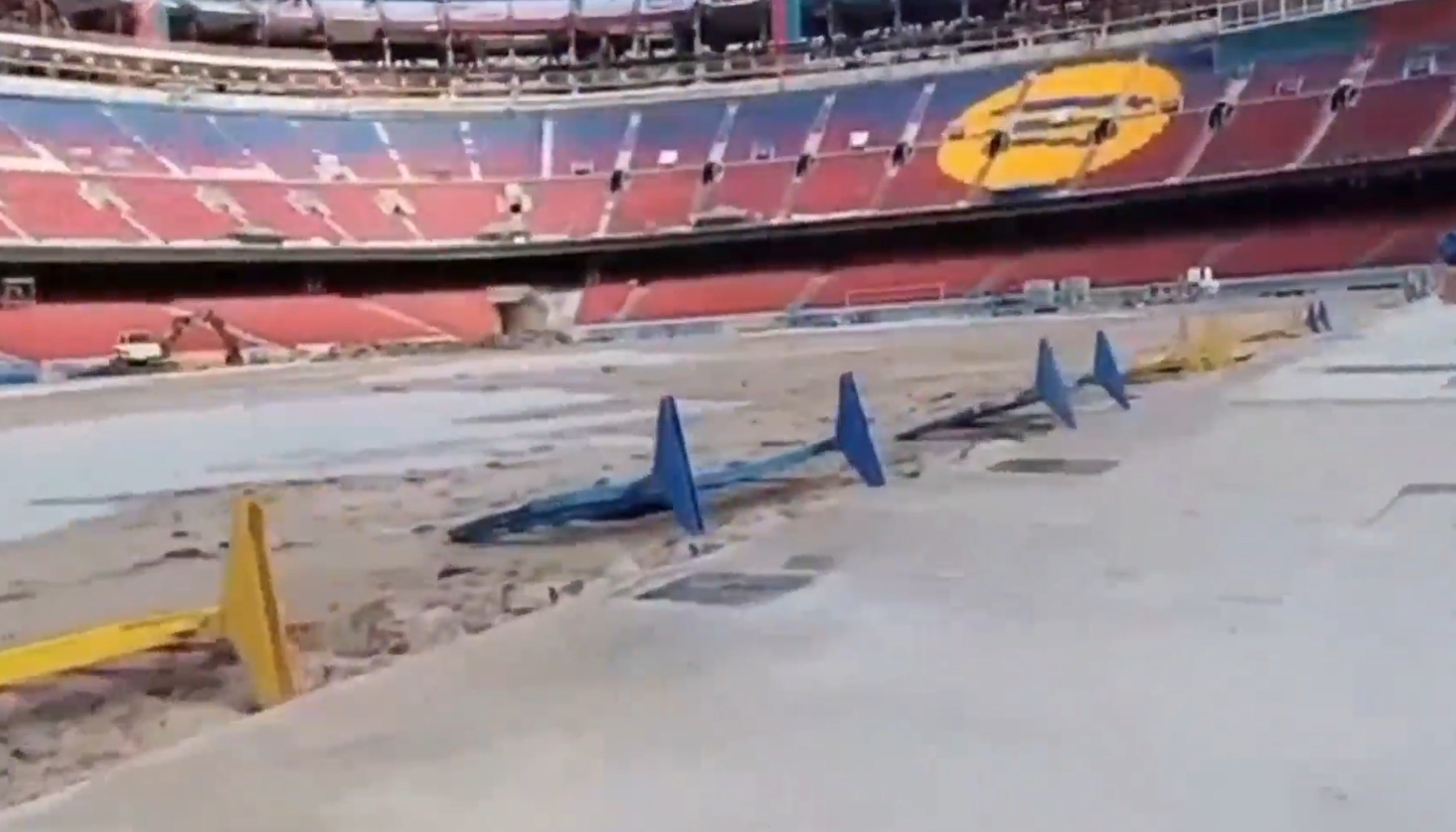 Tak obecnie wygląda Camp Nou. Naprawdę chcieli tam grać? [WIDEO]