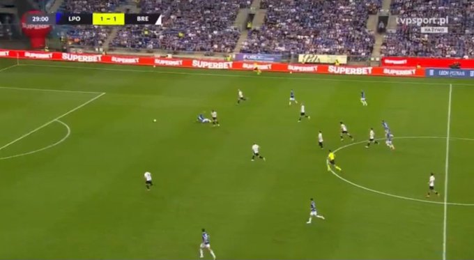 VAR uratował sędziego. Lech mógł zostać skrzywdzony [WIDEO]